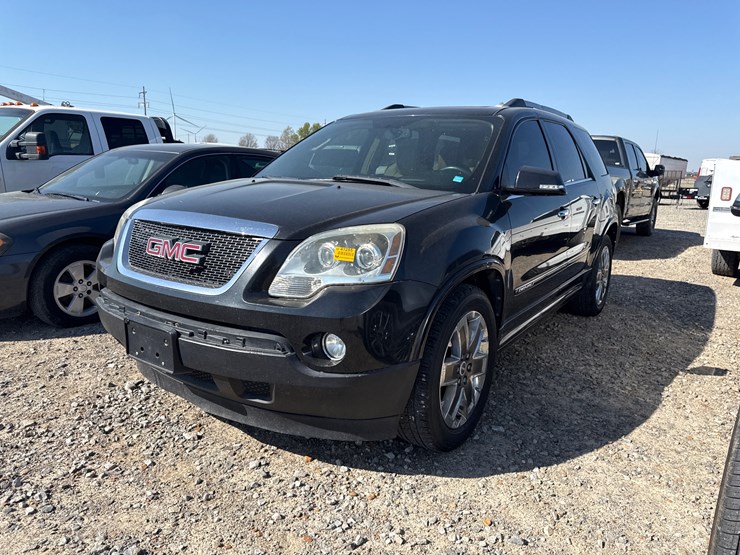 2011-gmc-acadia-image-1