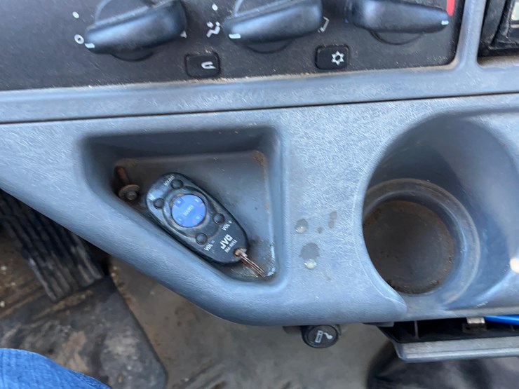 2004-caterpillar-c12-image-86