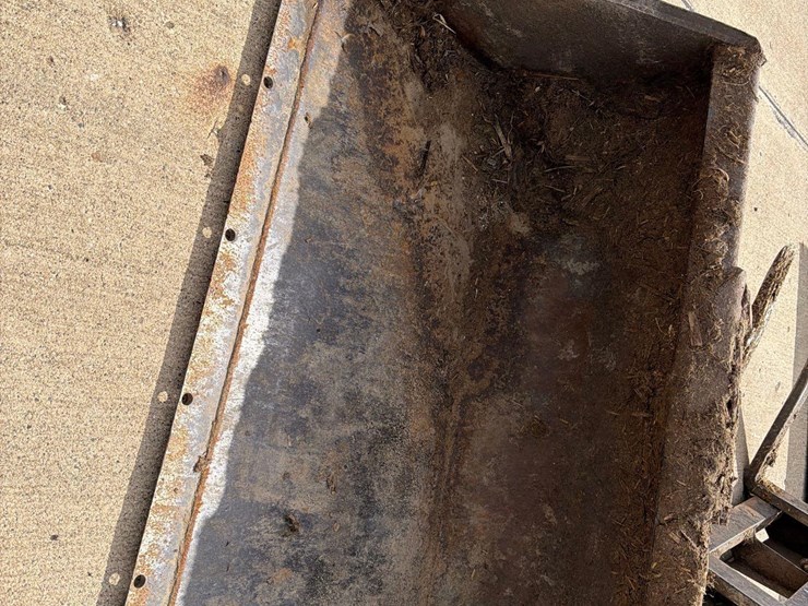 skidloader-82”-skidloader-bucket-image-7