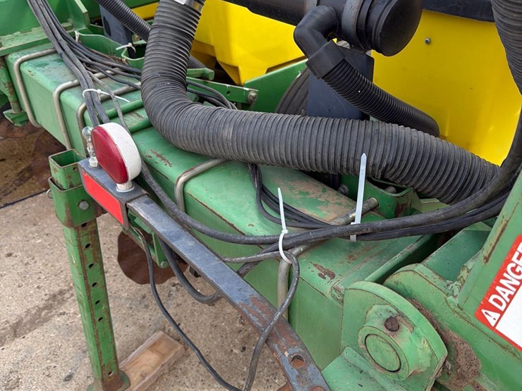 john-deere-7300-image-38