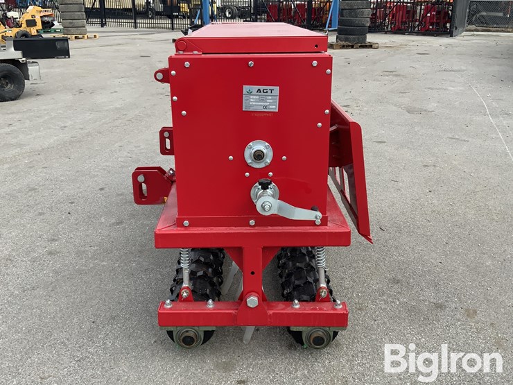 2025-massey-ferguson-730-image-8