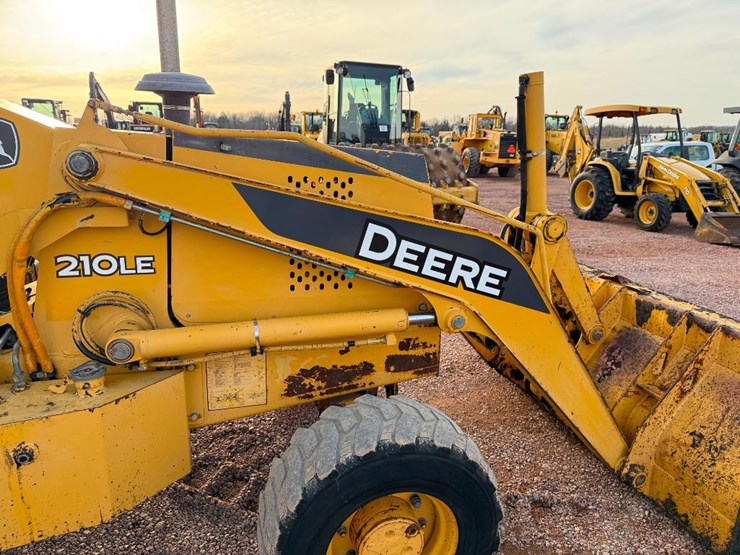 deere-210le-image-21