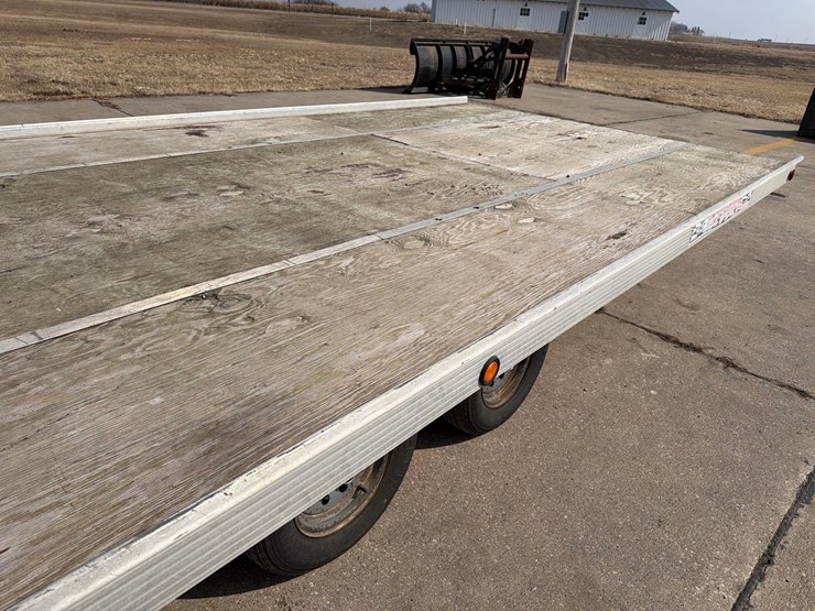 2005-newman-100”-x-22ft-snowmobile-trailer-image-9