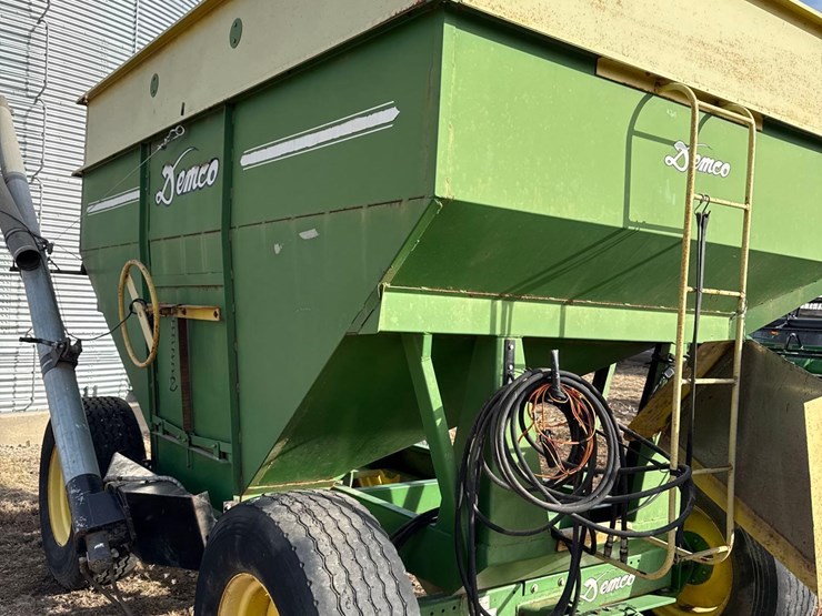demco-365bu-gravity-wagon-w/-seed-auger-image-9