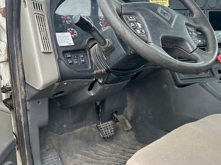 2011-international-prostar-image-37