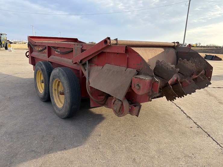 new-holland-195-image-4