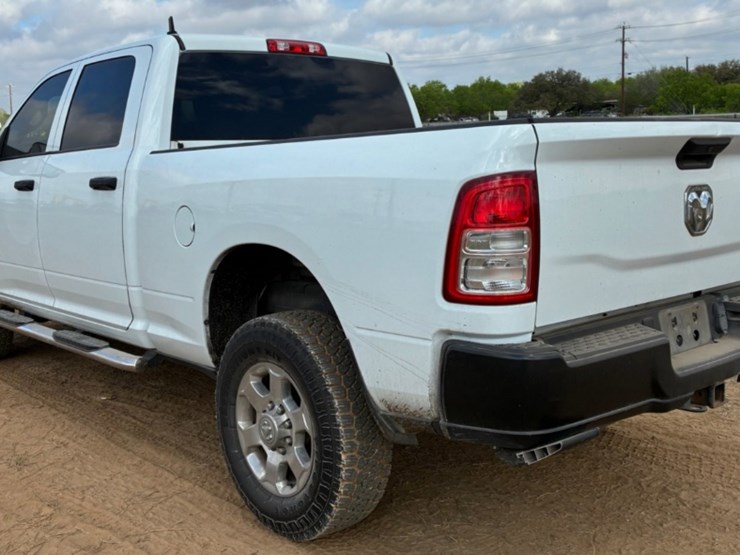 2022-dodge-2500-image-4