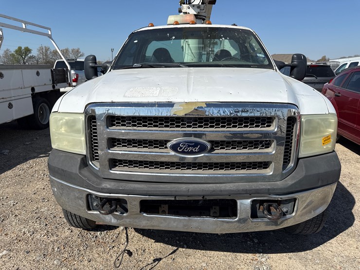 2007-ford-f550-image-40