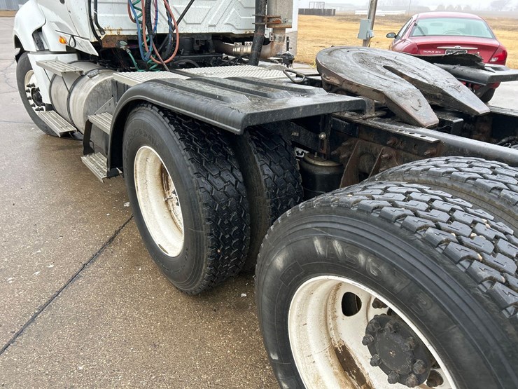 2011-international-prostar-image-18