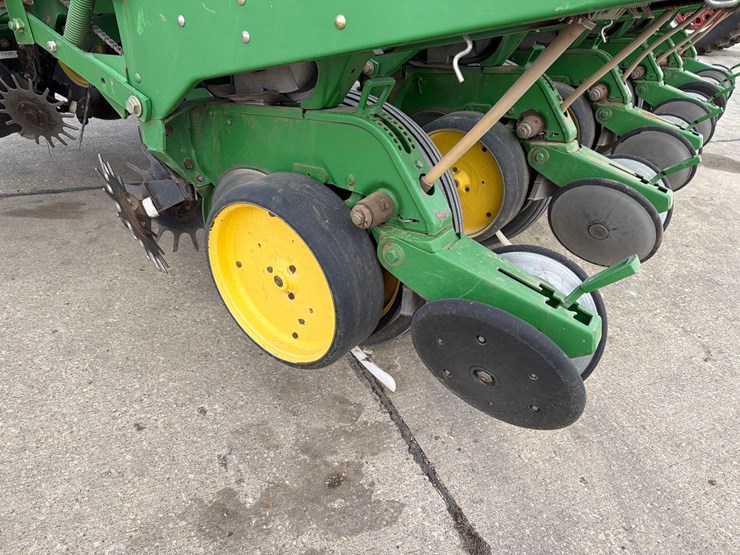 john-deere-7200-image-12