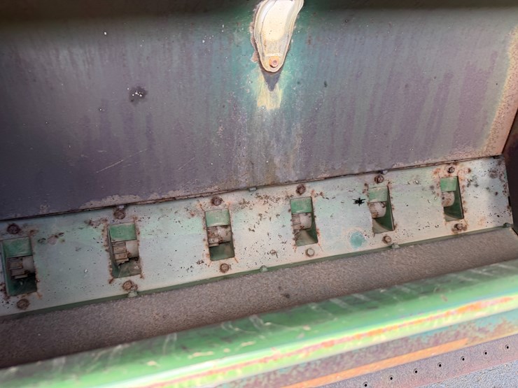 john-deere-520-image-22