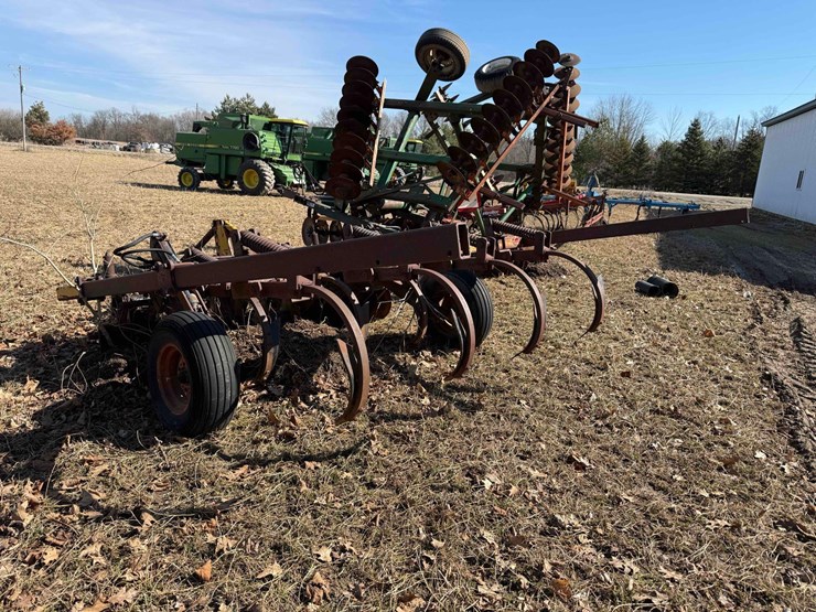 landoll-7-shank-disc-chisel-image-5