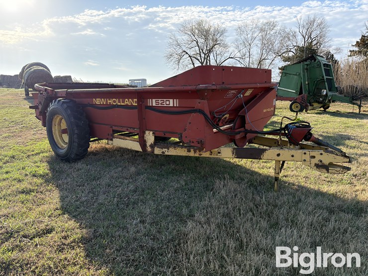 new-holland-520-image-3