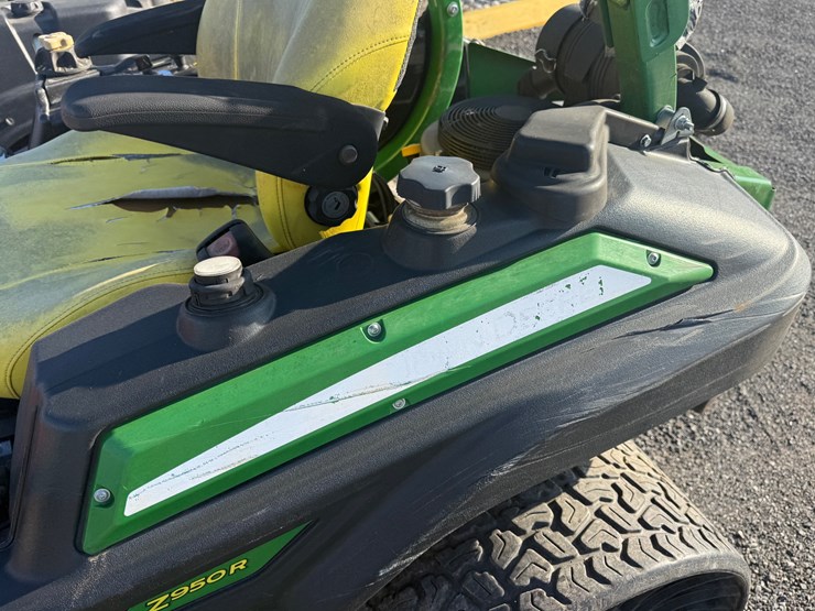 #13-•-john-deere-2950r-zero-turn-mower-1tc950rglht051154-inv#-43262-image-19