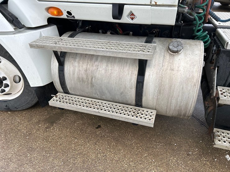 2011-international-prostar-image-21