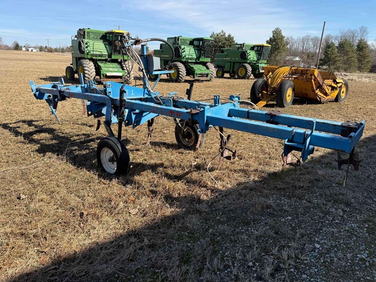 nh3-9-shank-tool-bar-image-3