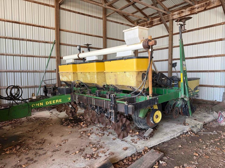 john-deere-7240-image-1