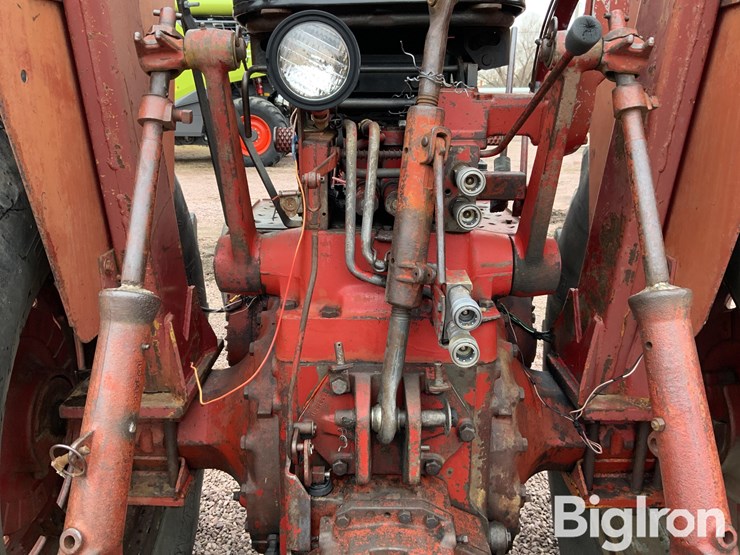 1967-farmall-806-diesel-2wd-tractor-image-12