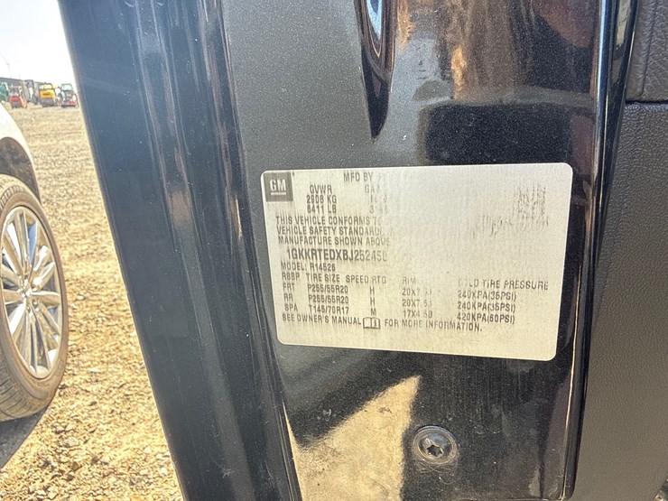 2011-gmc-acadia-image-37