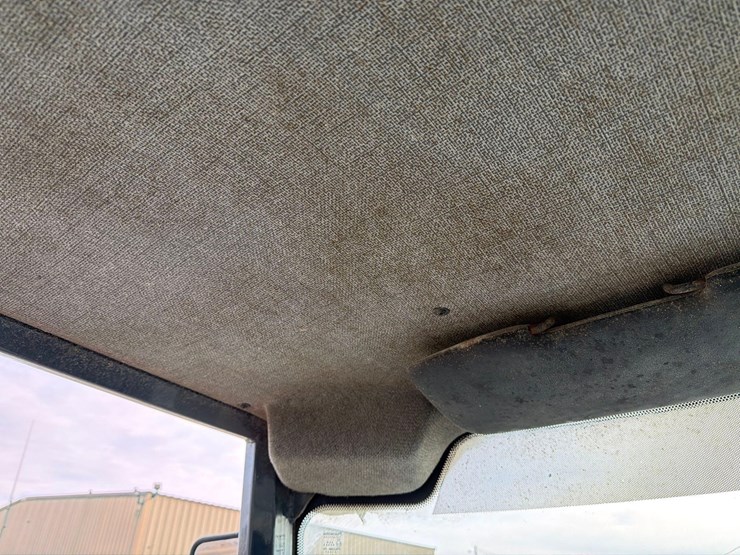 2016-deere-244k-image-44