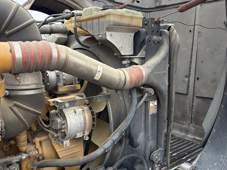 2016-peterbilt-389-image-122