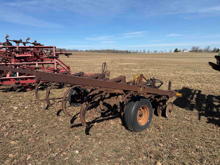 landoll-7-shank-disc-chisel-image-3