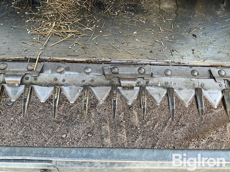 1982-new-holland-tr85-image-20