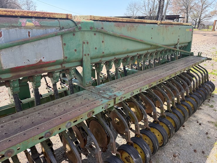 john-deere-520-image-9