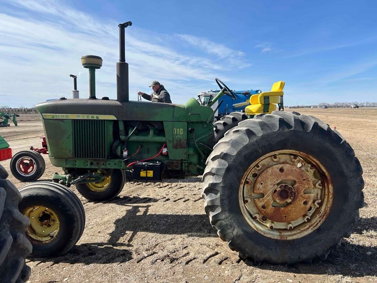 john-deere-4010-image-8