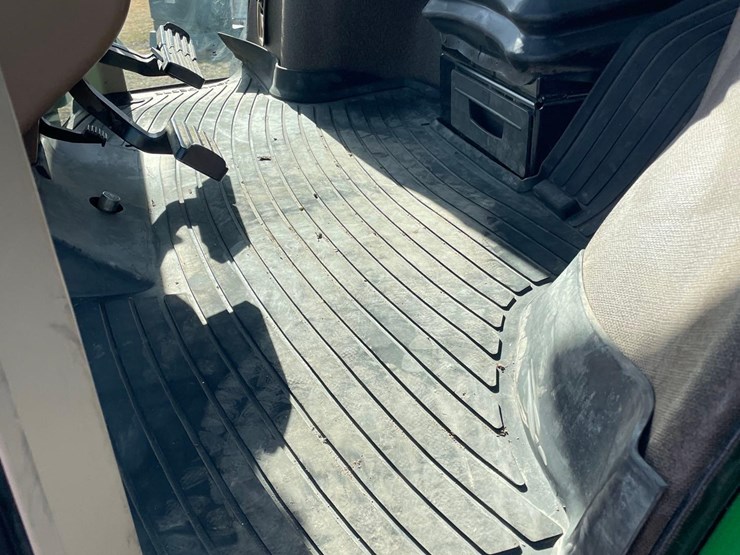 2007-john-deere-8230-image-39