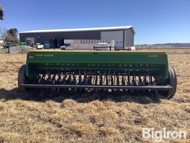 john-deere-8300-image-6