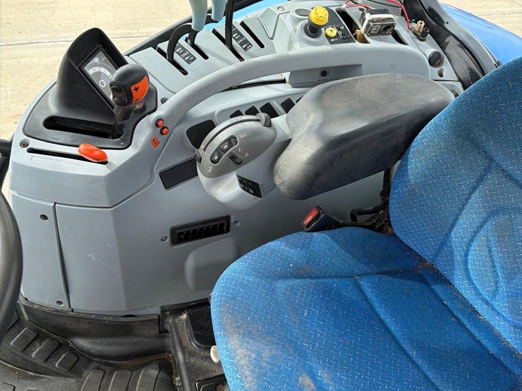 2011-new-holland-t6030-plus-image-37