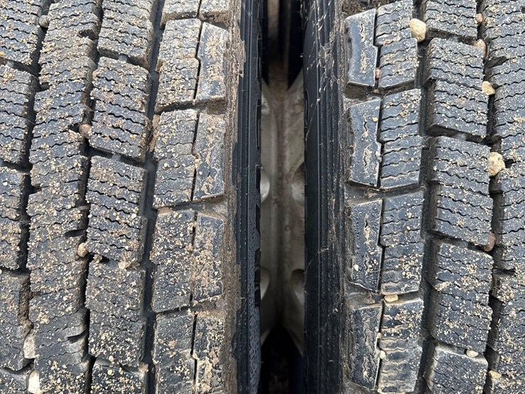 2016-peterbilt-389-image-10