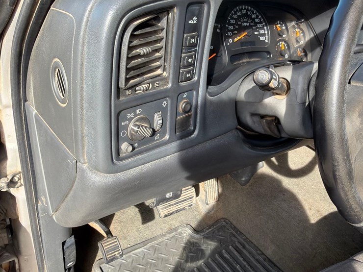 2005-chevrolet-k2500-image-40