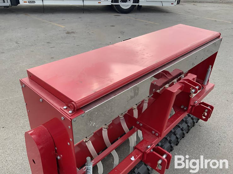 2025-massey-ferguson-730-image-14