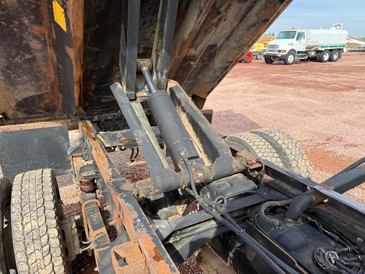 #205-•-lot-205-image-40