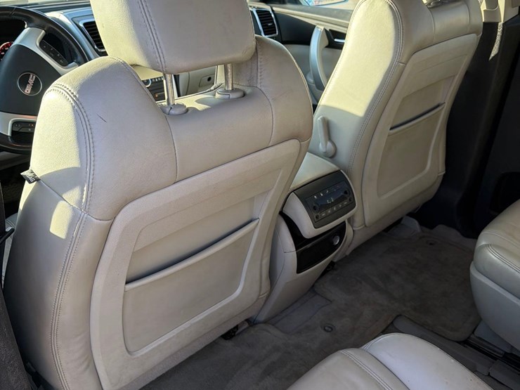 2010-gmc-acadia-slt-image-26