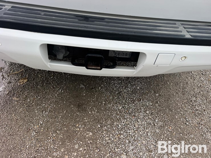 2007-chevrolet-suburban-image-9