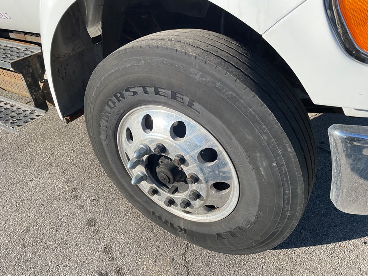 2009-ford-f750-xlt-image-28