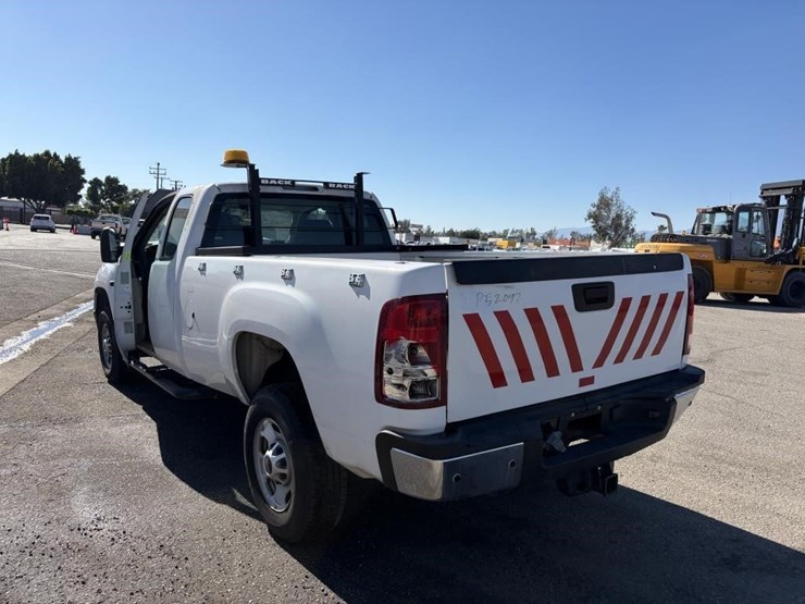2012-gmc-sierra-2500-image-4