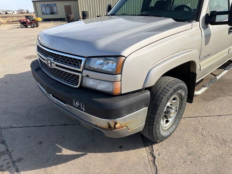 2005-chevrolet-k2500-image-11