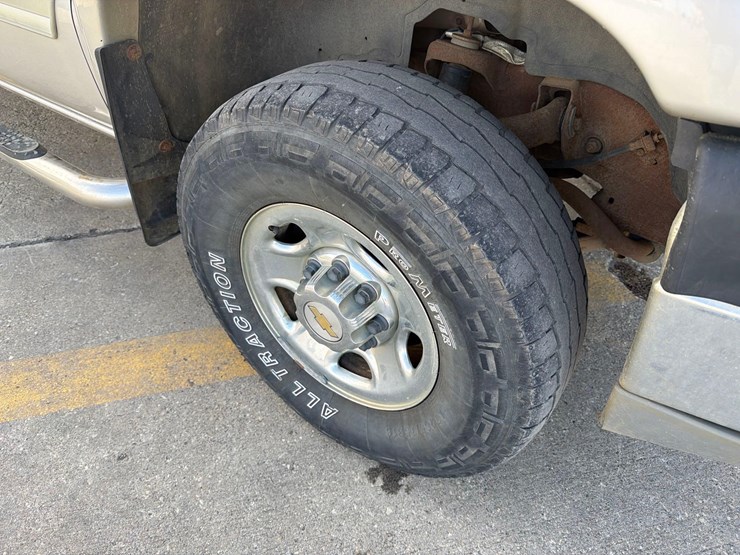 2005-chevrolet-k2500-image-16