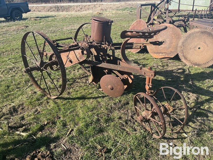 1-row-planter-image-7