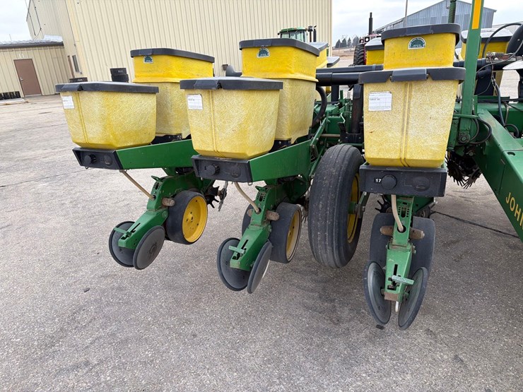 john-deere-7200-image-21