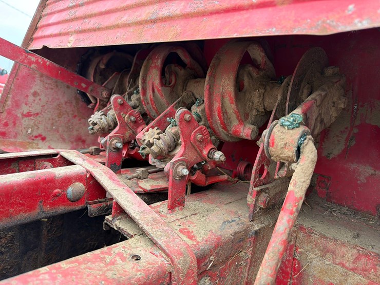 new-holland-271-image-30