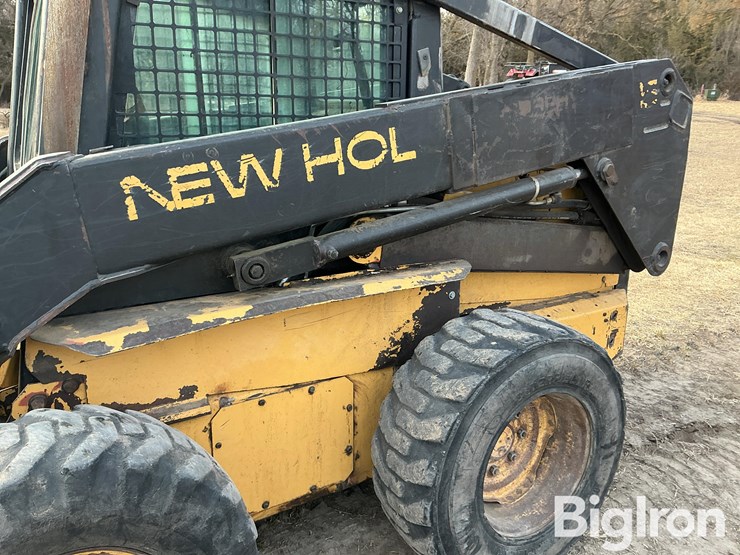 new-holland-lx885-image-17