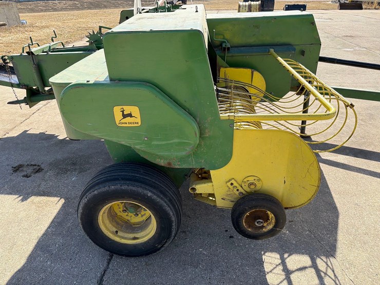 john-deere-336-image-13