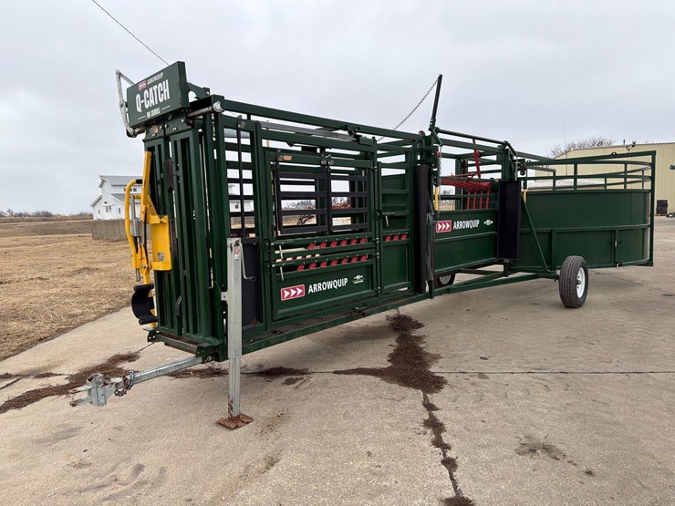 arrowquip-q-catch-86-series-chute-w/-sweep-tub-image-1