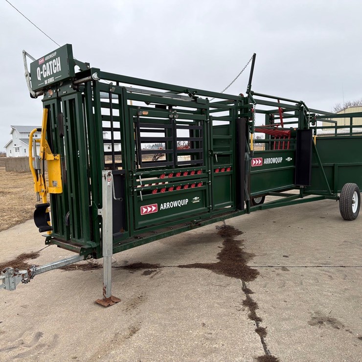 ArrowQuip Q-Catch 86 Series Chute w/ Sweep Tub