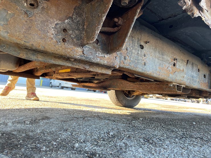 2005-chevrolet-3500-image-23